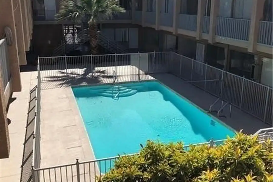 539 E St Louis Ave #206 207 – photo 1