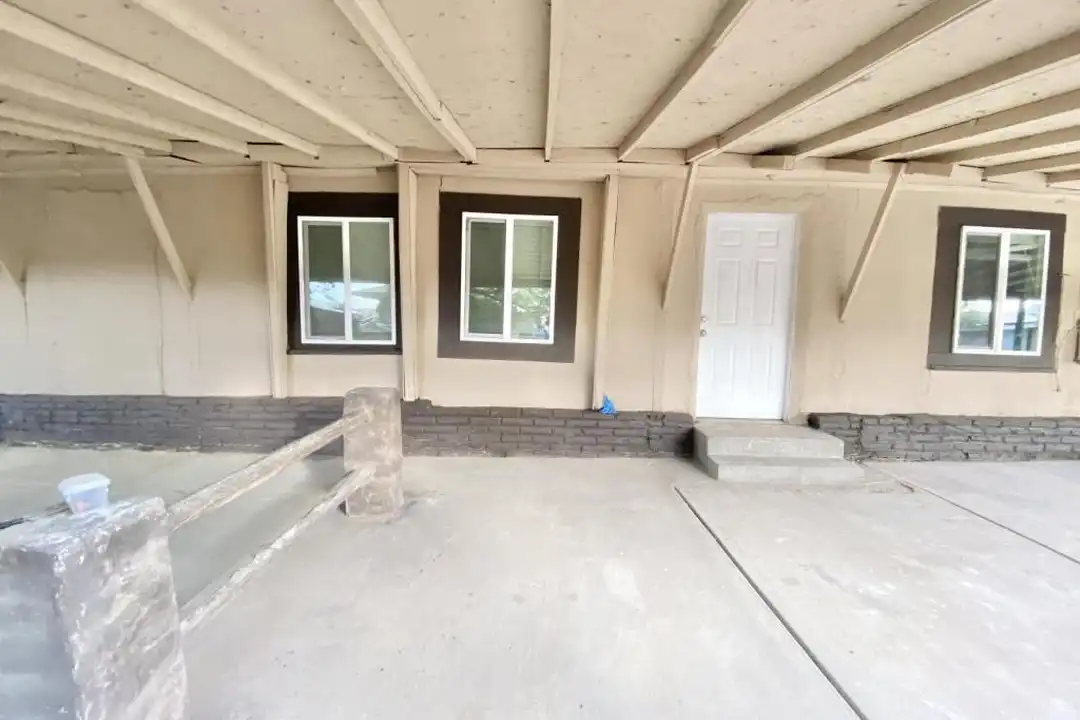 717 W Spring St unit 2 – photo 1 of 4