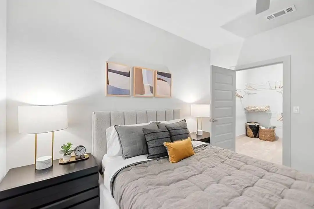 111 W 6th St - View 6