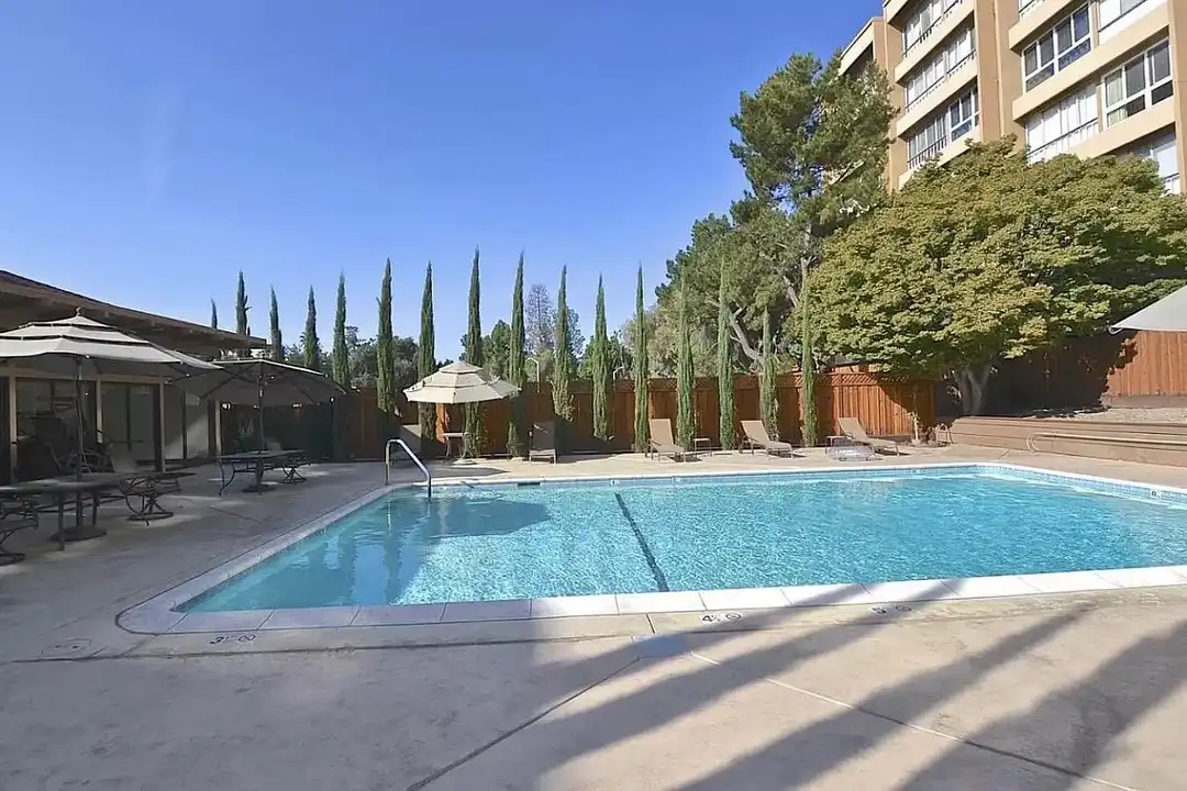 Apartment in Santa Clara - More