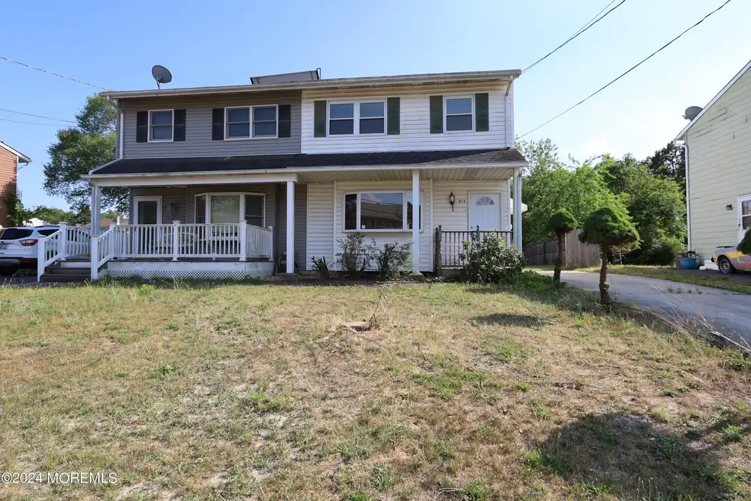 814 Laurel St – photo 1 of 11