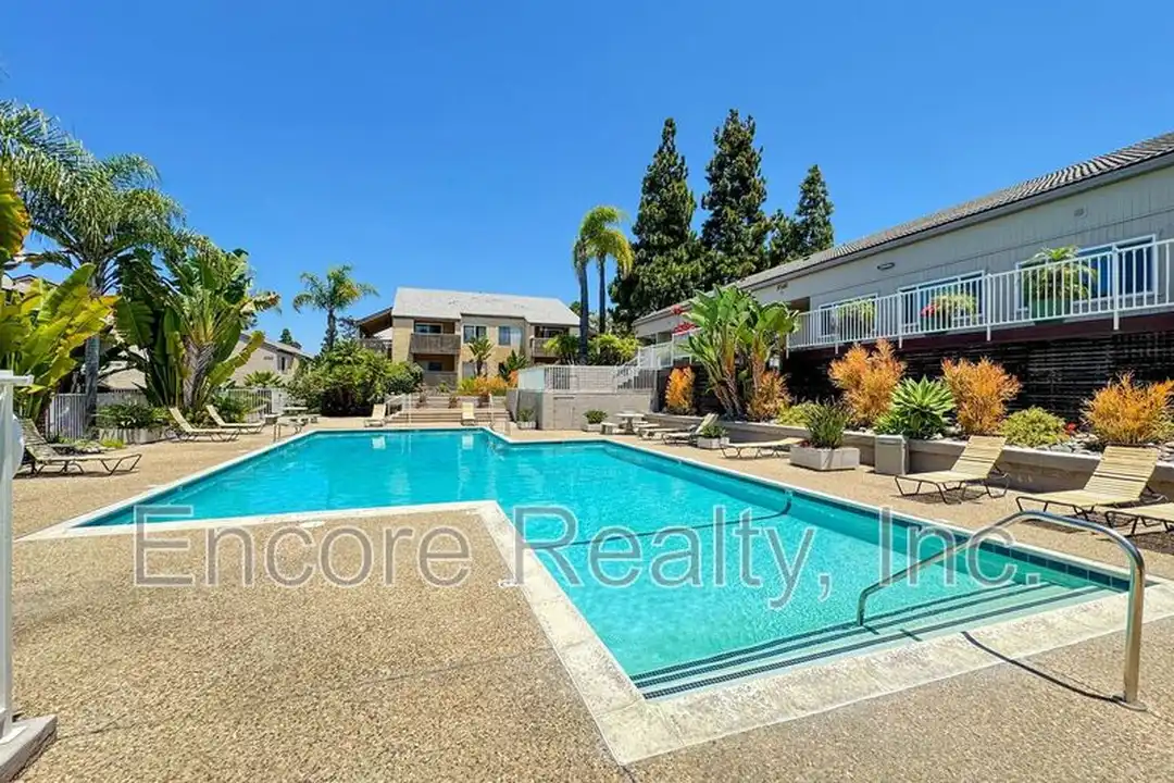 8545 Villa La Jolla Dr unit H – další