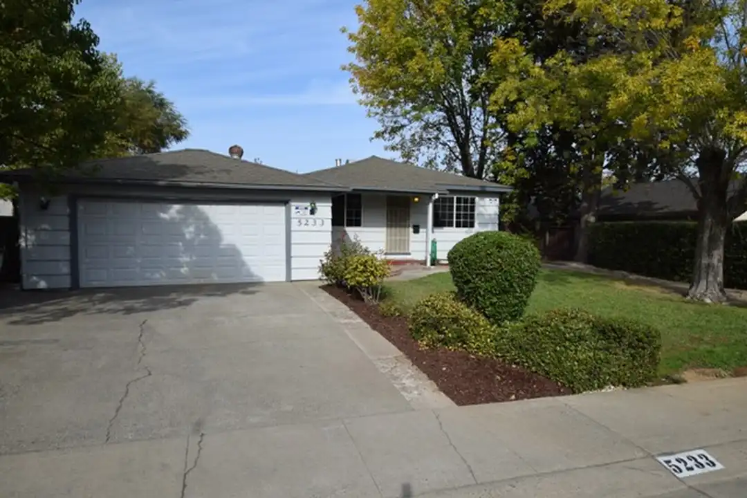 5233 Columbine Way - View 2