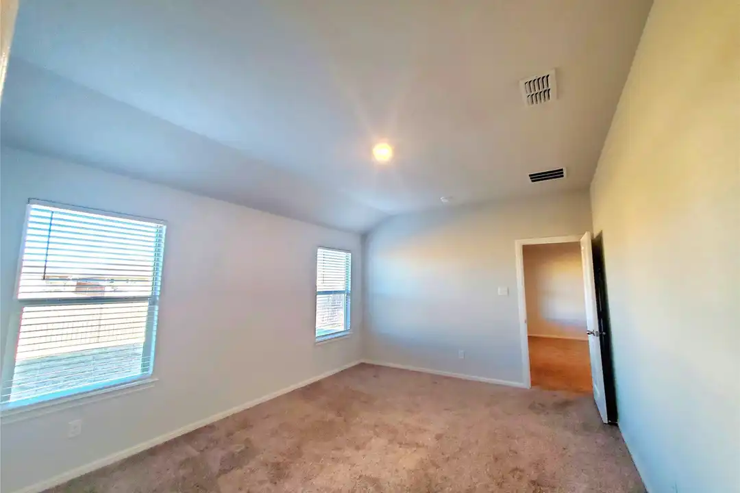 House in Justin - View 5