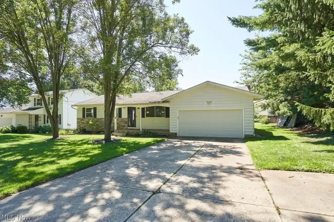 432 Mackinaw Ave – photo 1 of 17