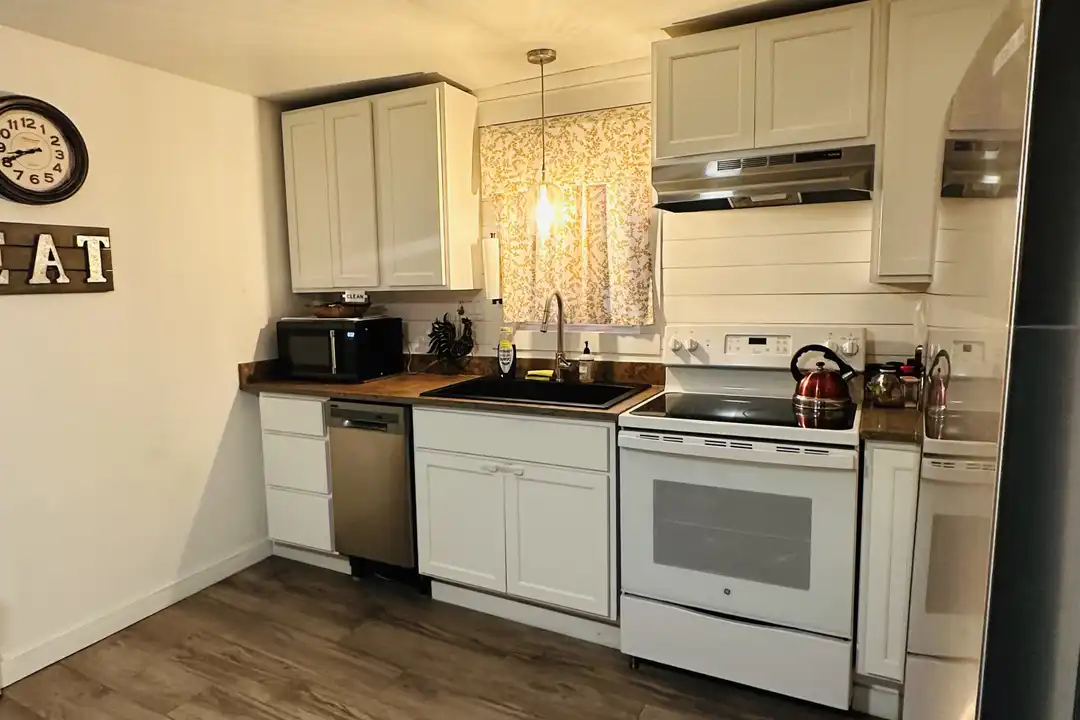 59 Charles St unit 1 floor - View 2