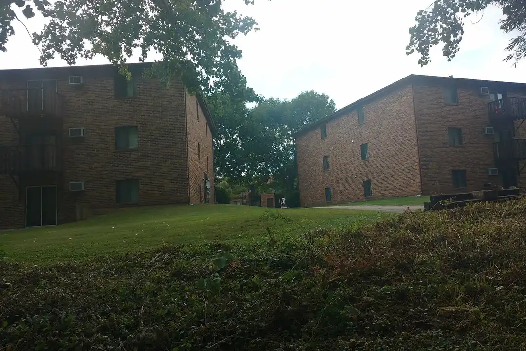 Cedar Creek Apartments-Oshkosh - More