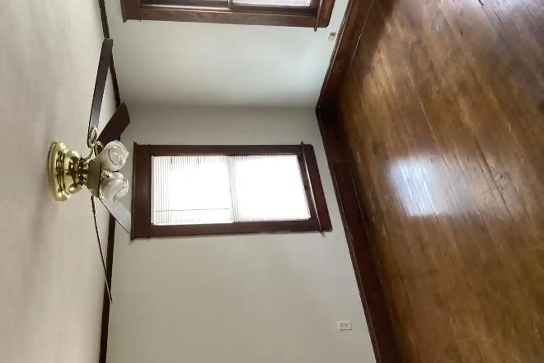 102 Hunt Ave - View 5