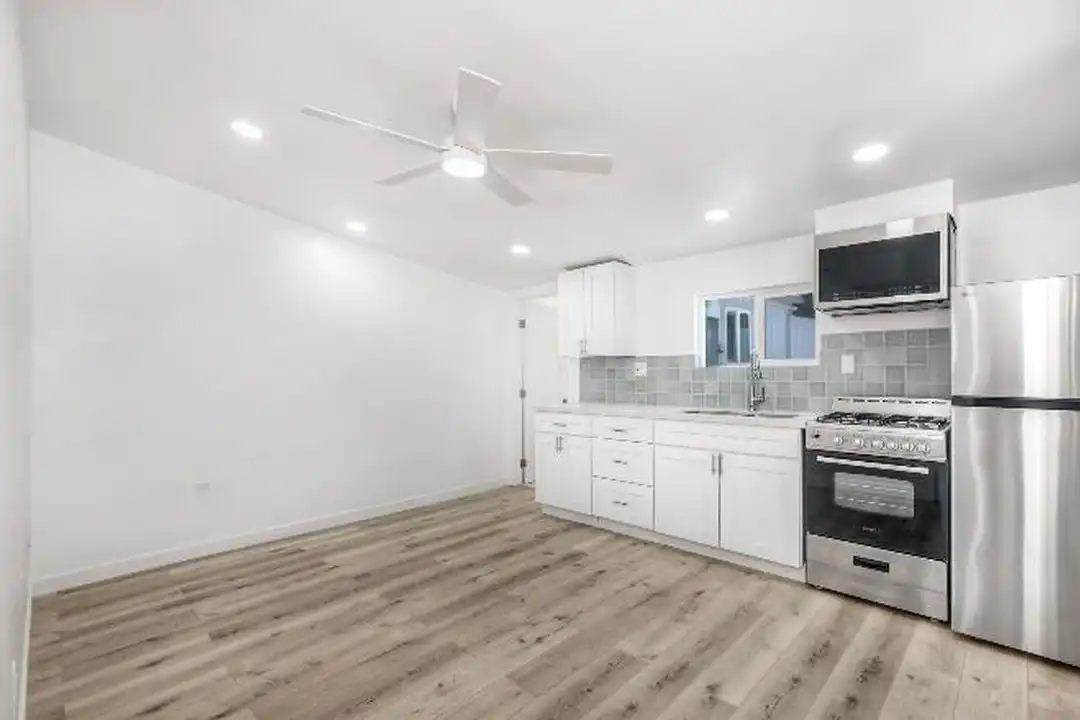 House in Oceanside - View 4