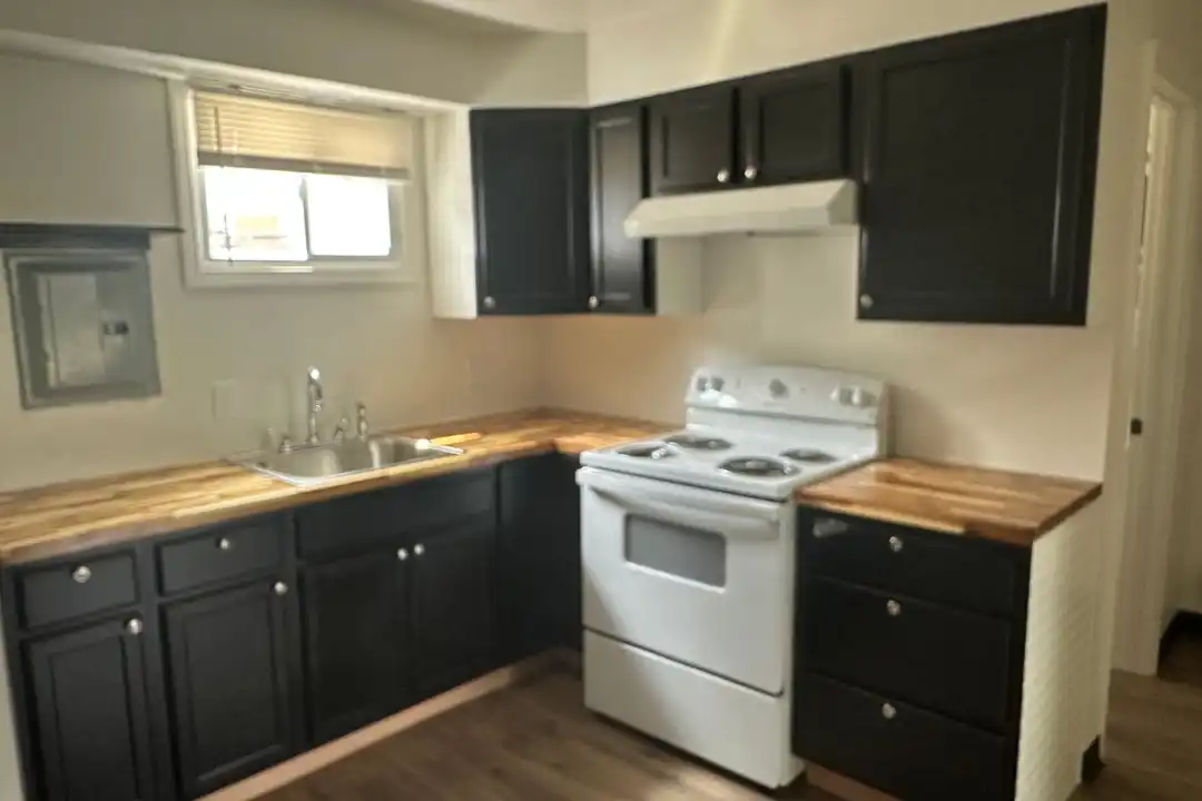 2327 E Midlothian Blvd – photo 1 of 11