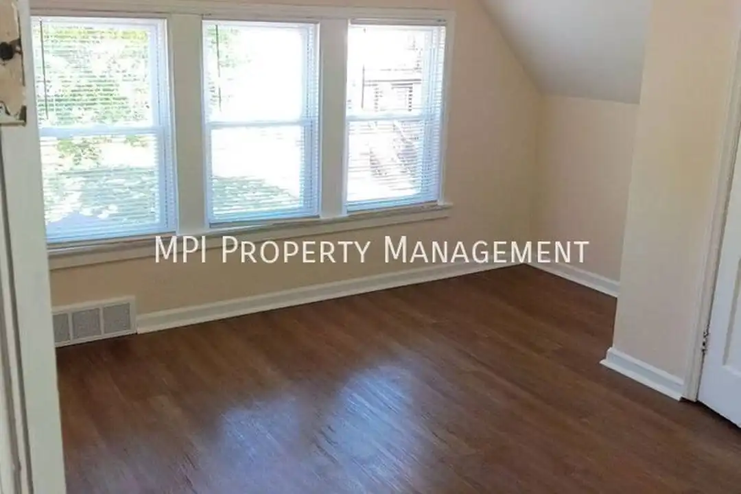 3356A N 12th St - View 2