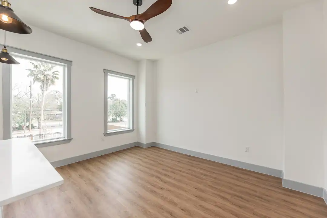 704 S 1st St - View 6