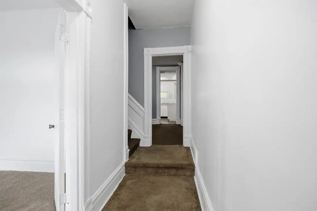 616 Lillian St - More