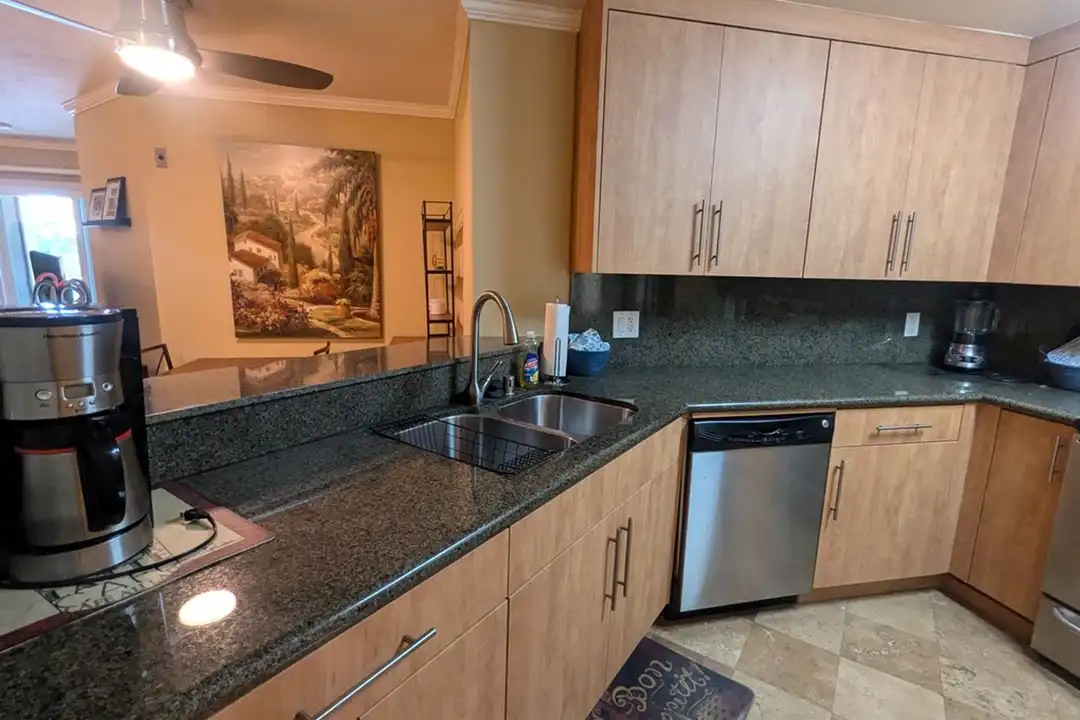 7415 Charmant Dr – další