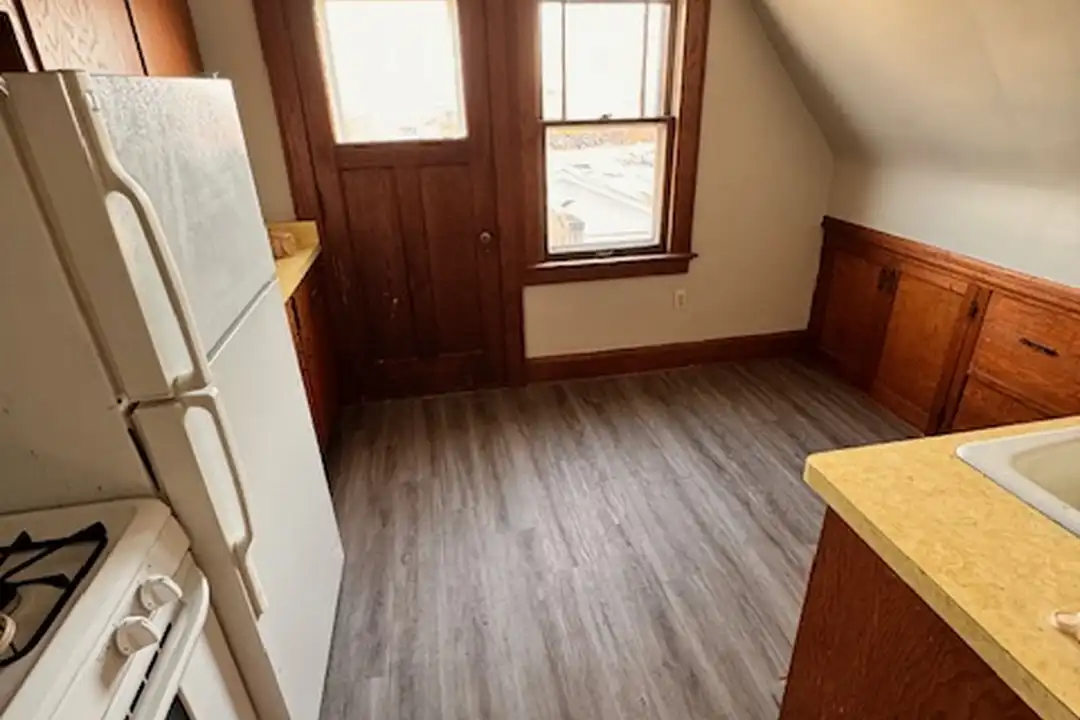 2229 Blake Ave unit 2 – photo 1