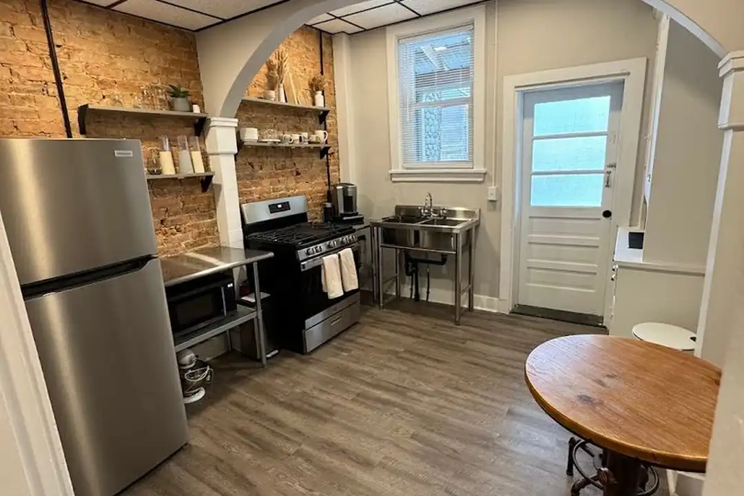 960 Penna Ave unit Apartment #4 – photo 1 of 5