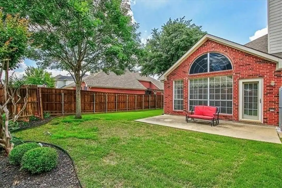 8936 Mt Rainier Dr - View 2