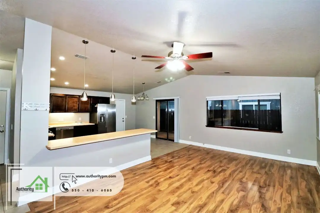 House in Redding - View 4