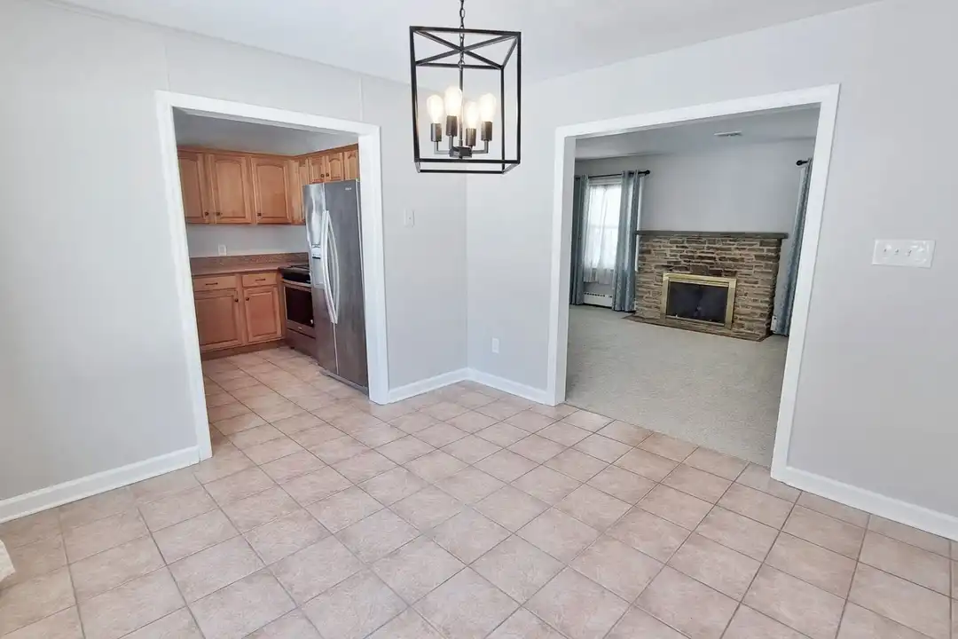 1170 Westminster Ave - More
