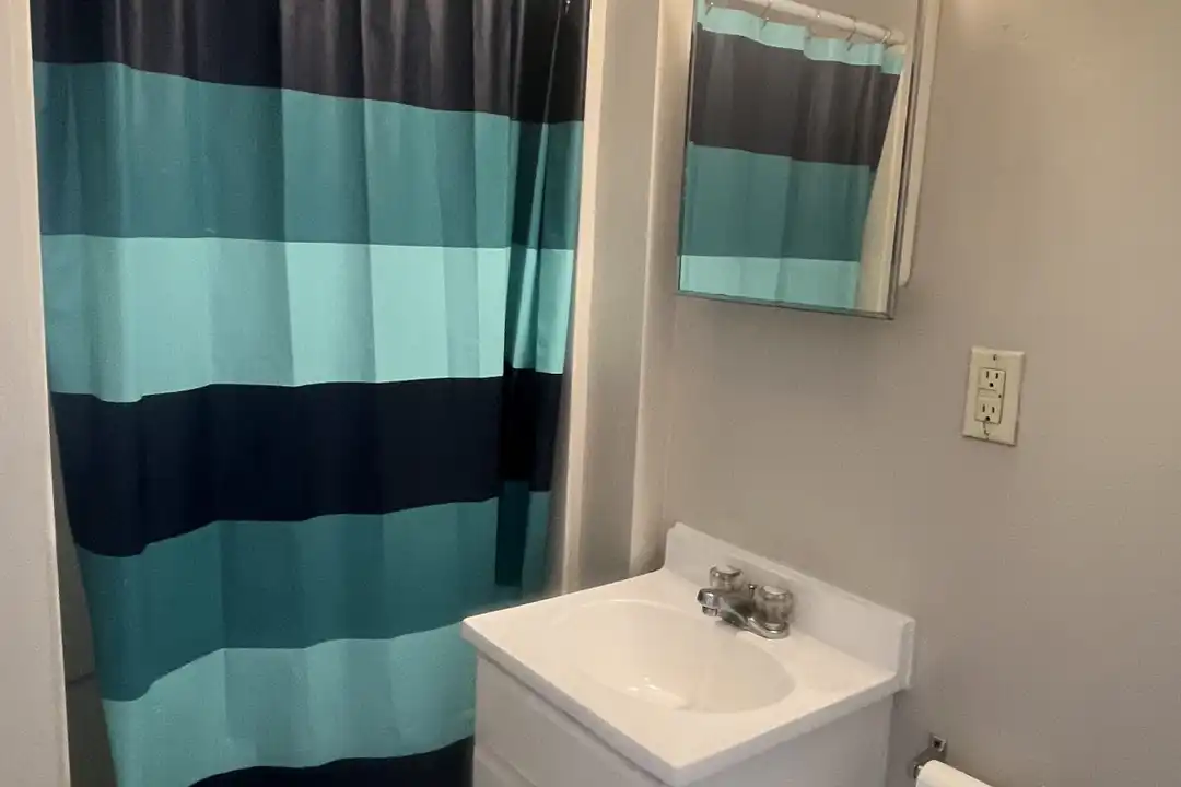 347 NE Main St unit 4 - View 6