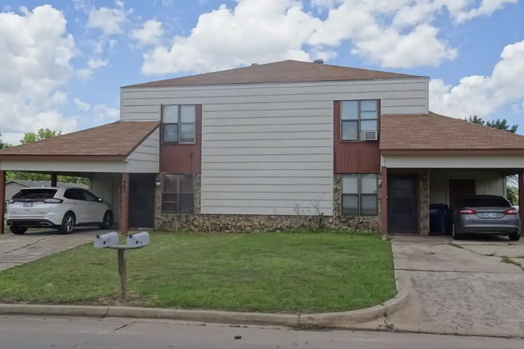 407 Woods Dr – photo 1 of 2