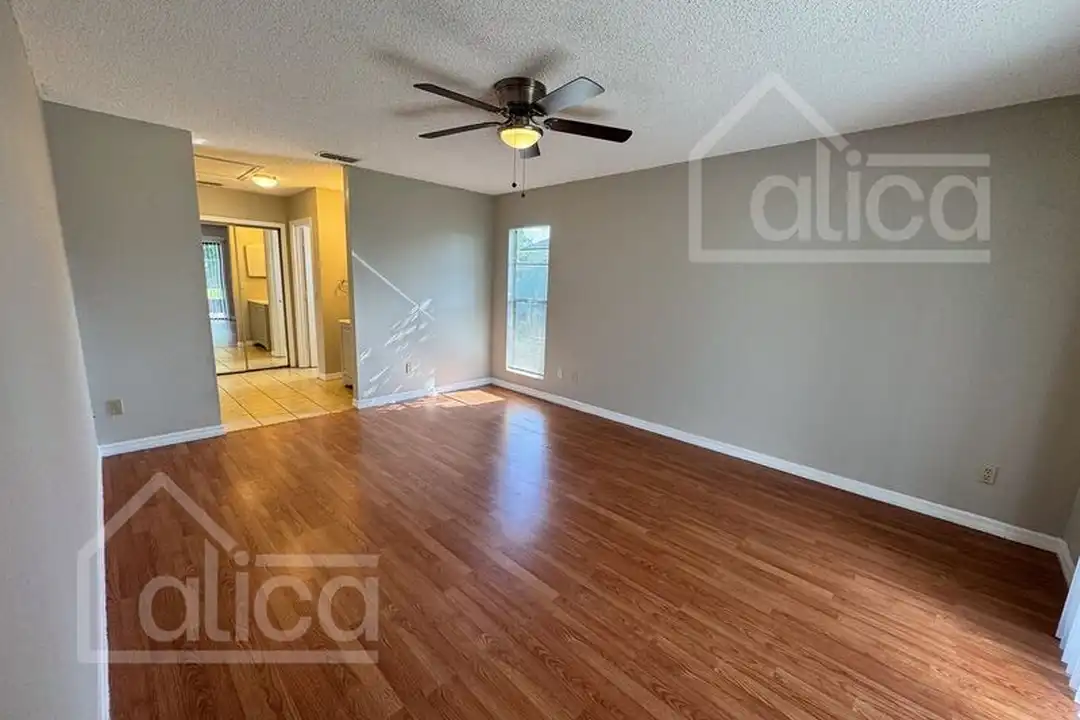 1147 Manitoba St - View 3