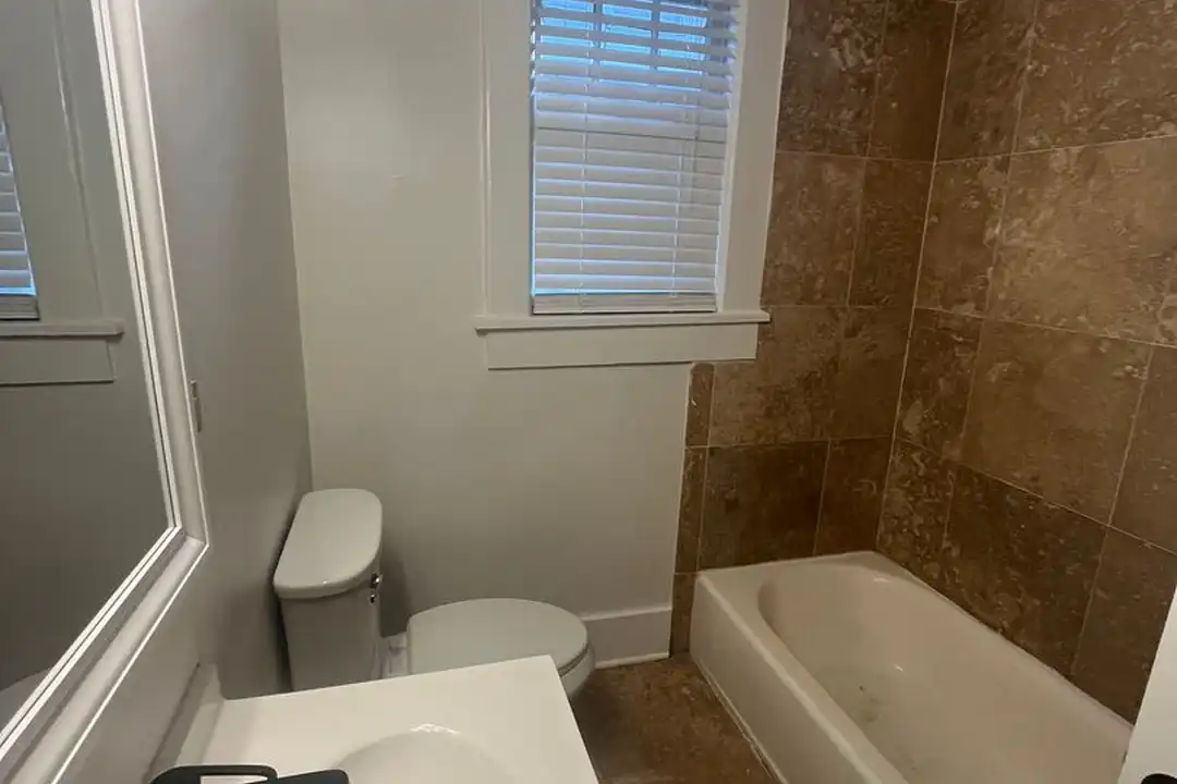 123 Stonewall St unit 2 – pohled 4