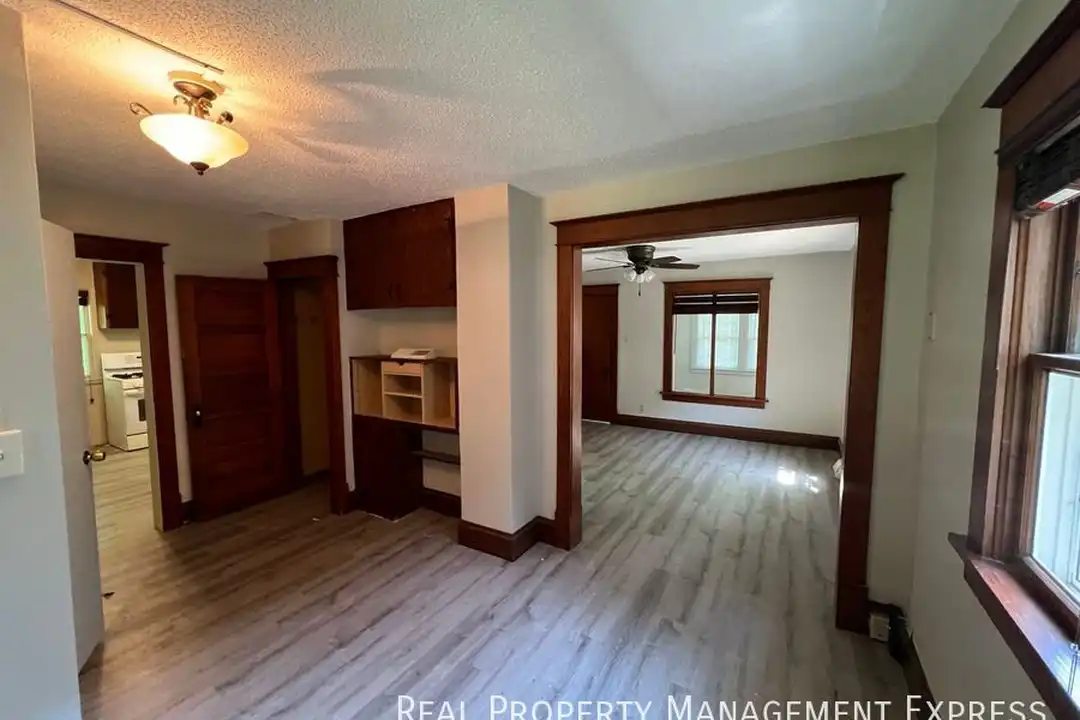 925 N Blauvelt Ave - View 5
