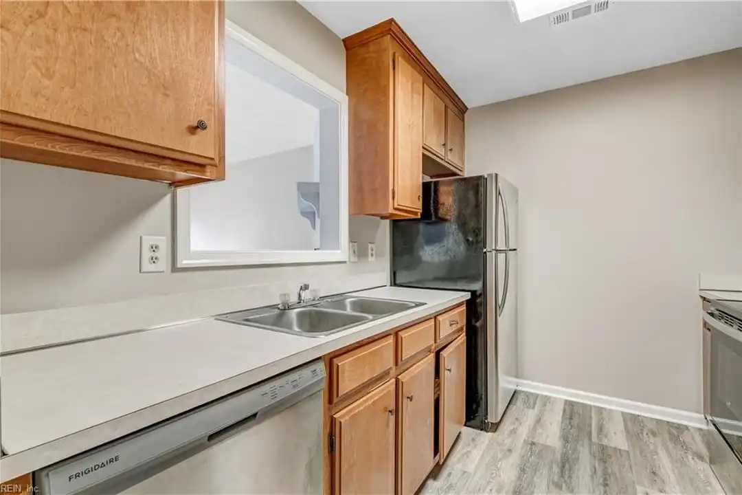 105 Beacon Way - More