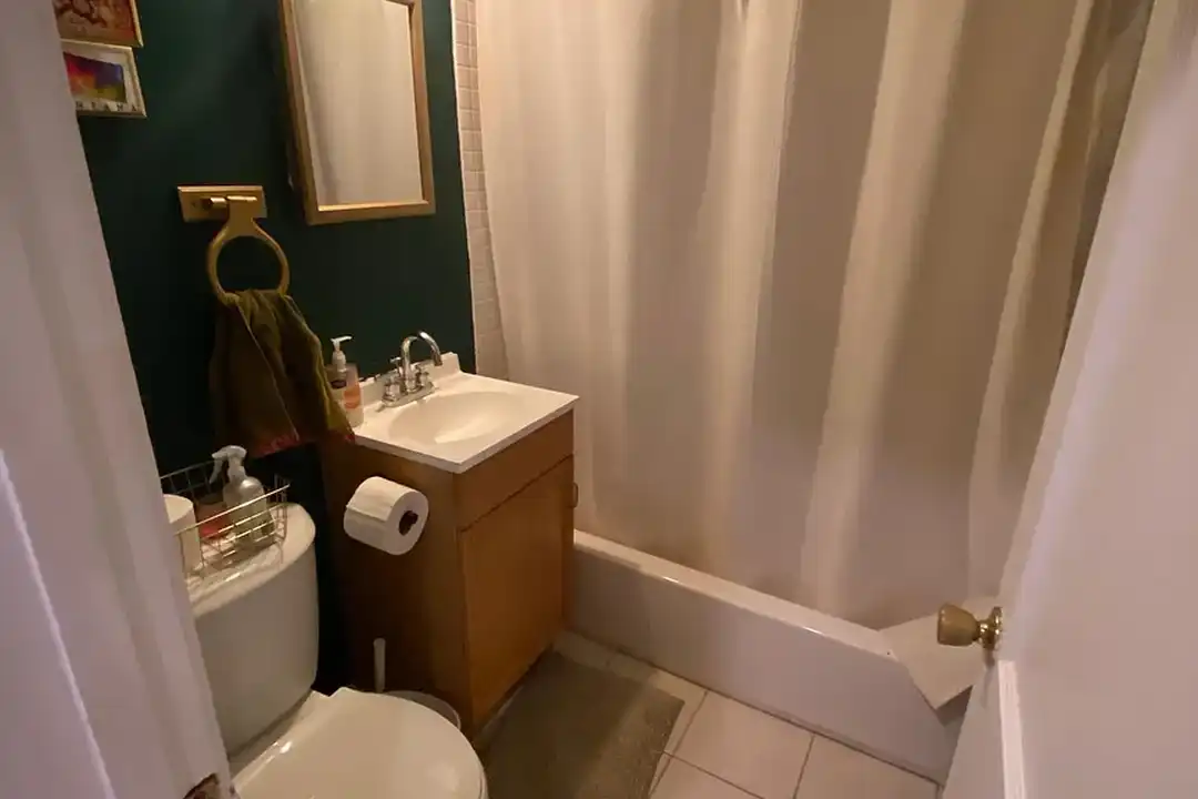 1917 D St NE - View 6