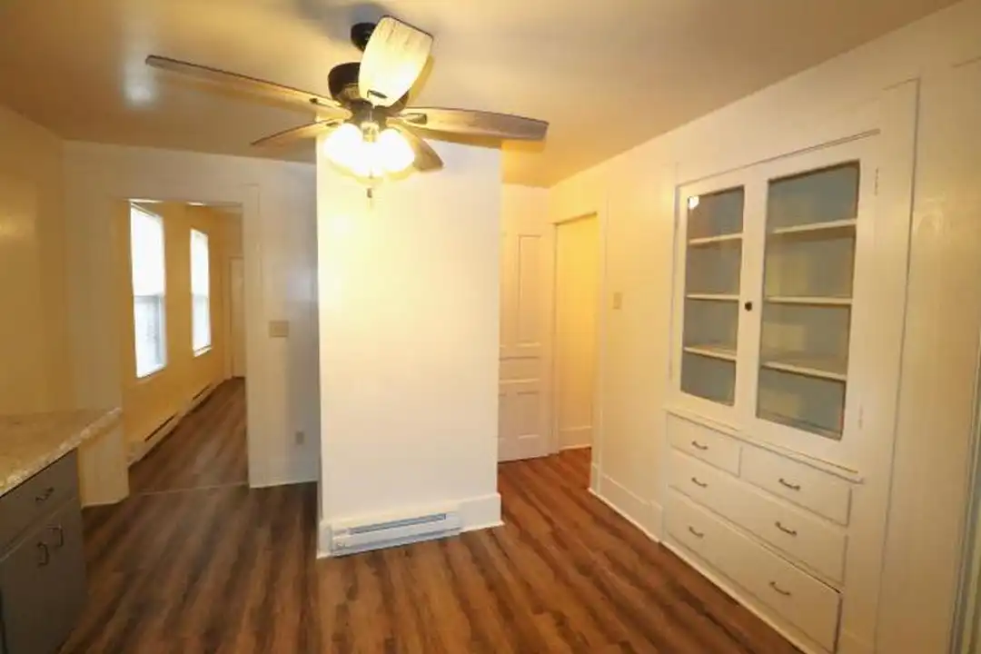 421 S 7th St - View 5