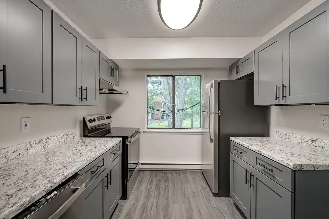 Oakbrook Manor Apartments – photo 1 of 56