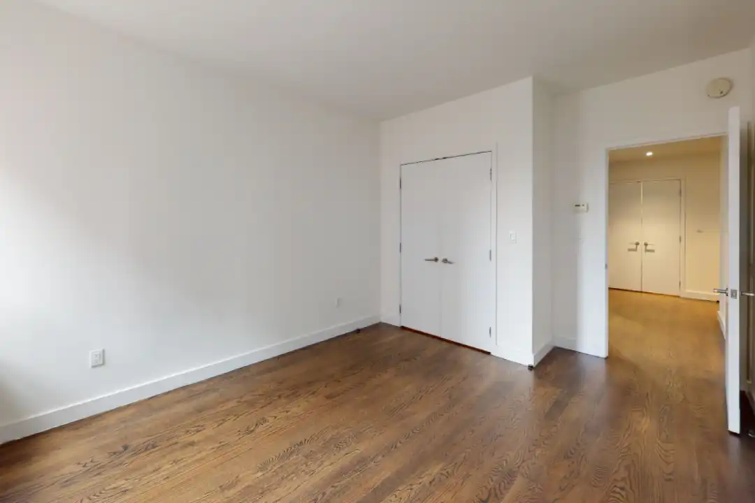 666 West End Ave – pohled 2