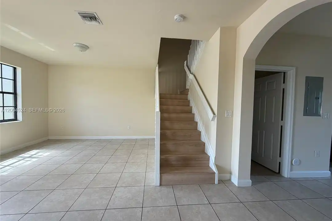 544 SE 32nd Ave - More