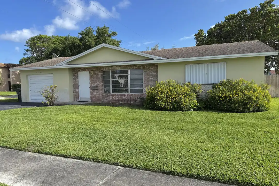 200 SW 4th St - View 2