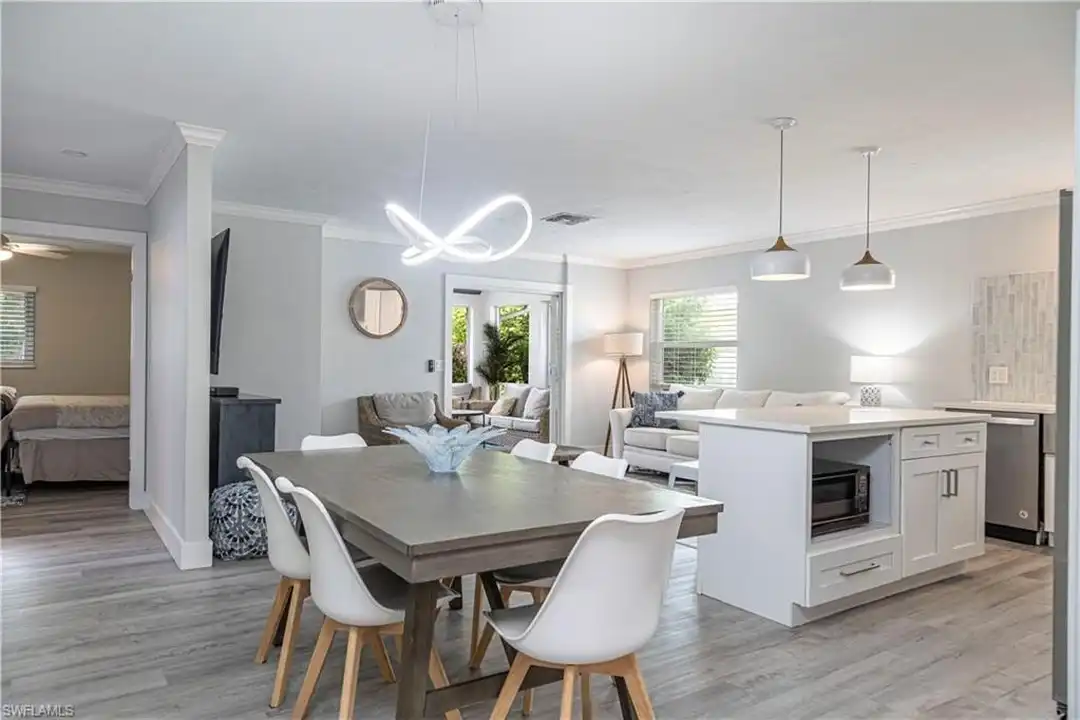 742 99th Ave N - View 2