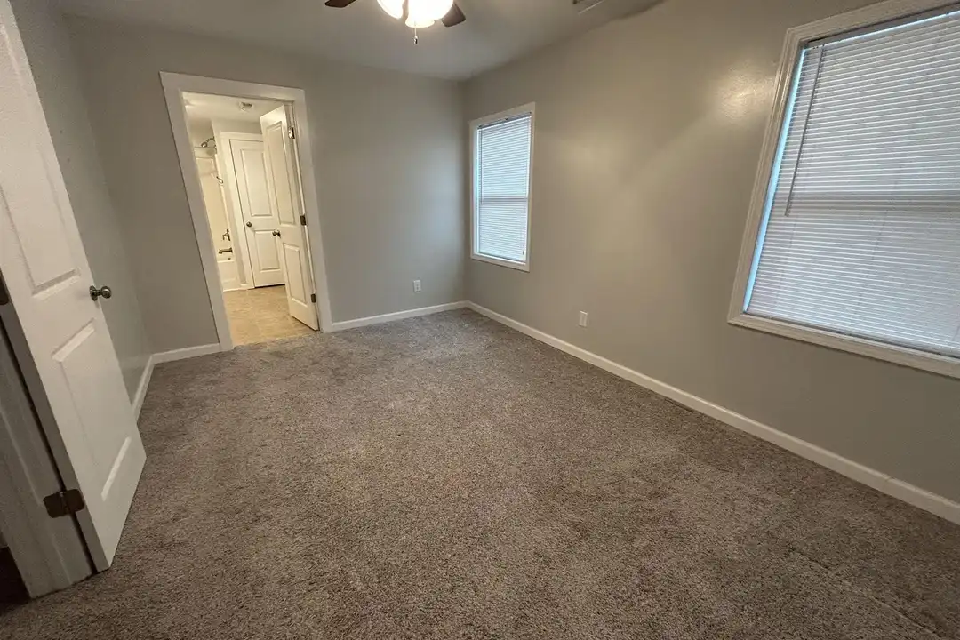 121 Walker St - More