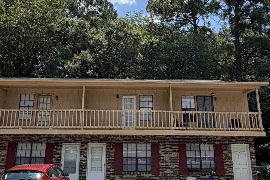 112 Kimeran Ln – photo 1 of 8