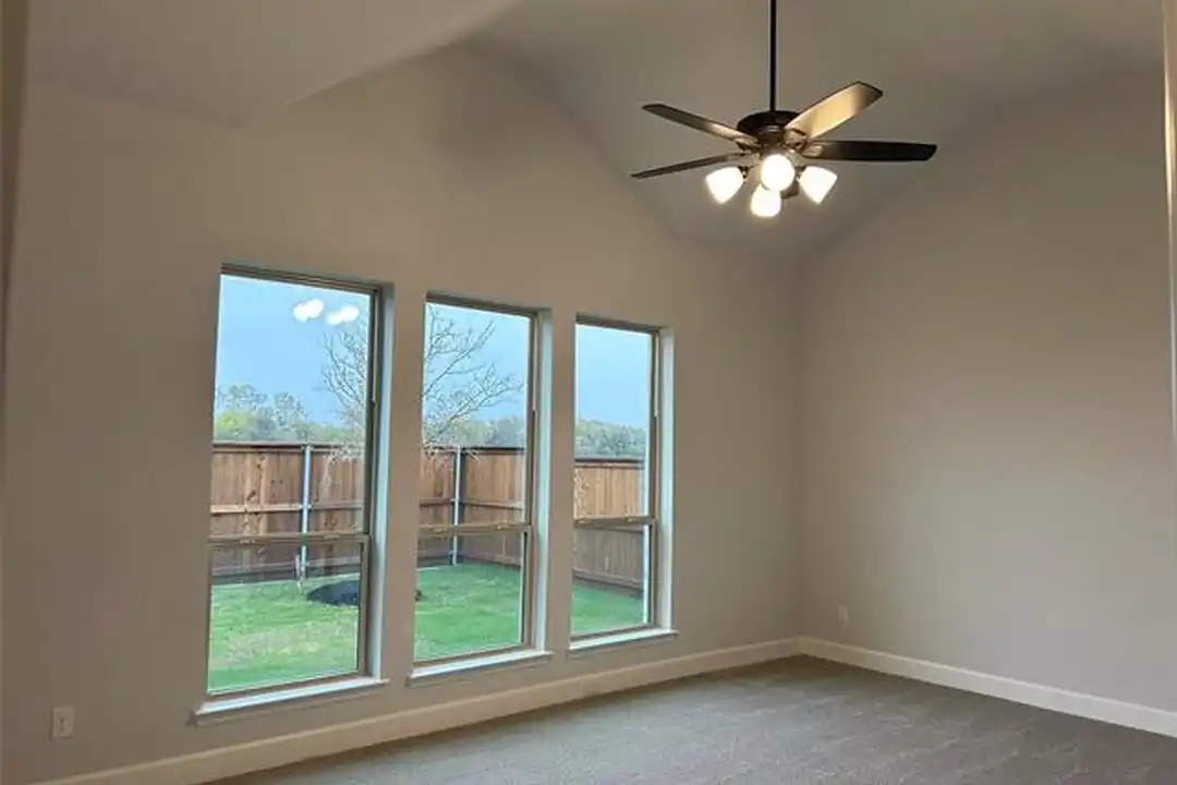 2216 Moonstruck Pl - More