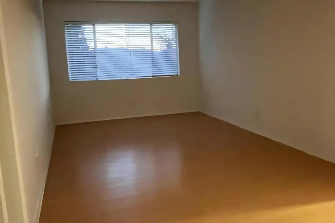 5154 Crown Ave - View 6