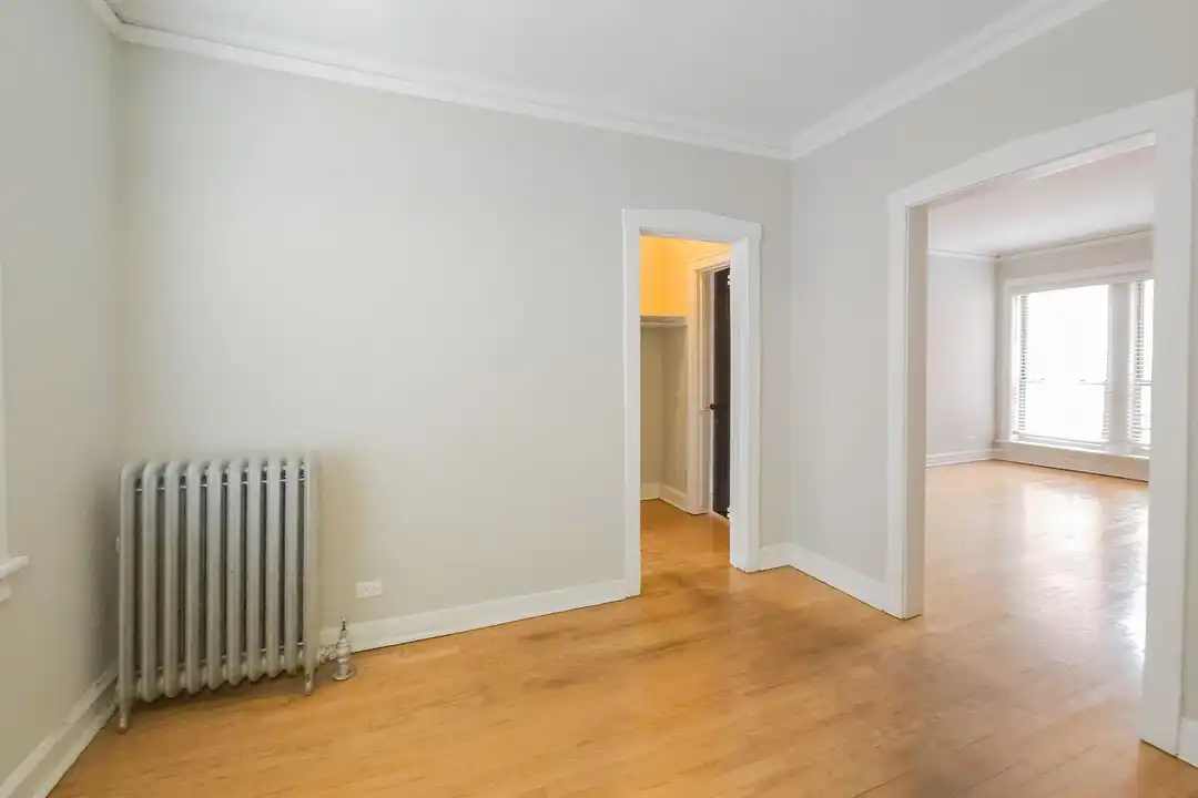 4501-09 N. Greenview - View 6