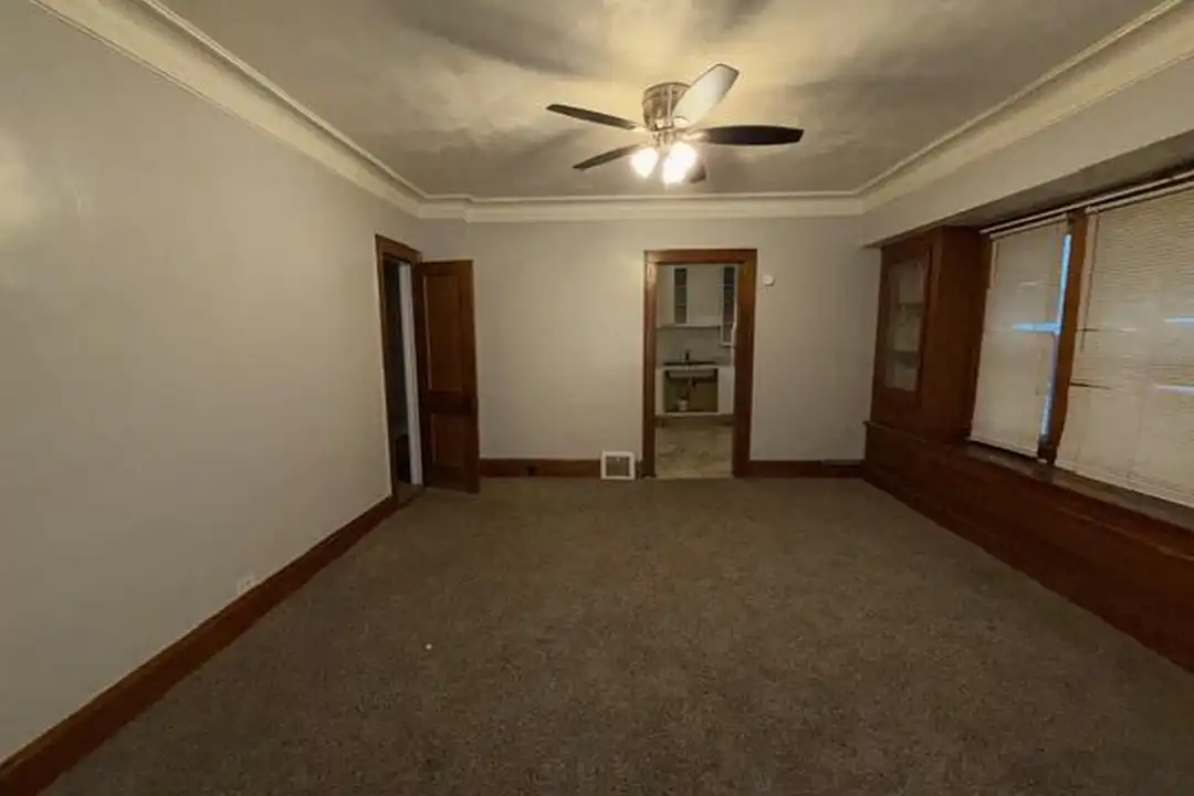 2945 E 128th St – pohled 4