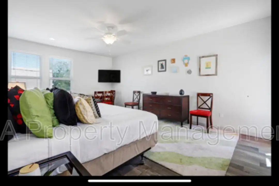 1419 Coal Ave SW - View 2