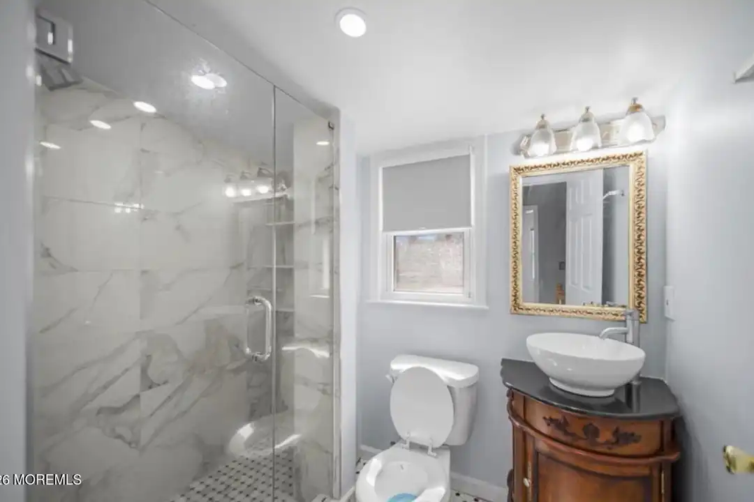 607 McClellan St - View 6