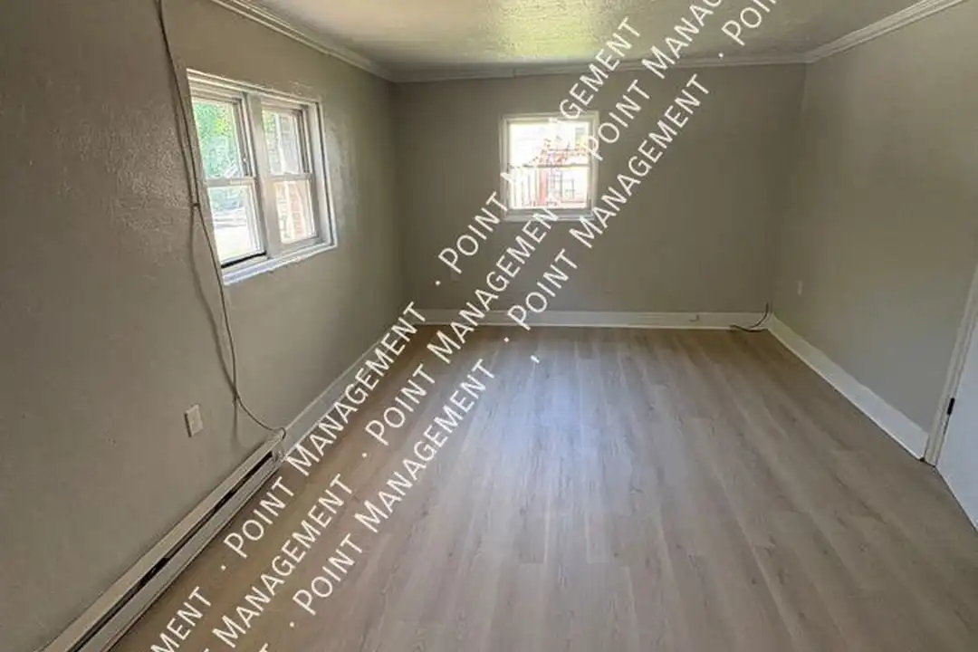 717 Orange Ave NW - View 2