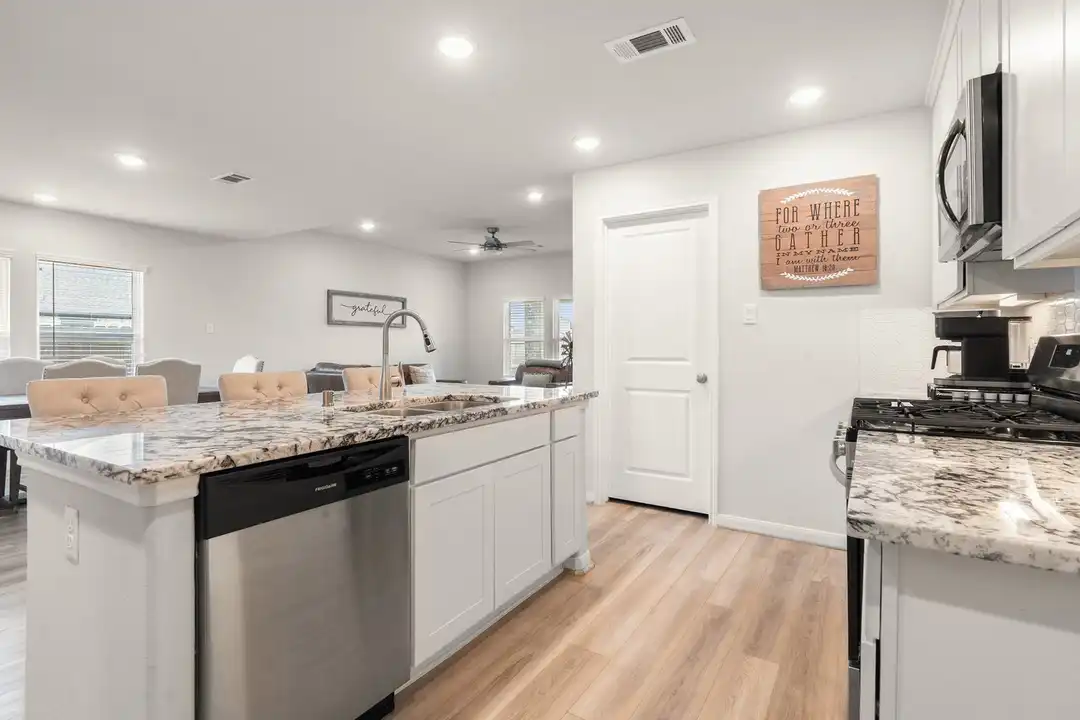 2513 Malibu Gln Dr - More