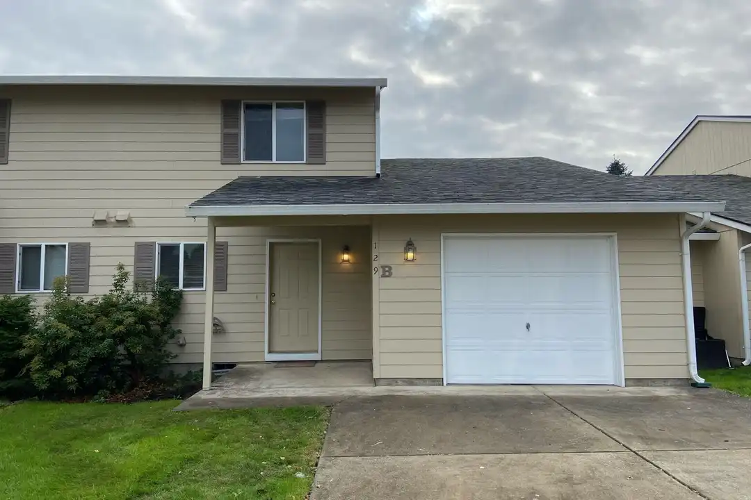 129 Villa Rd unit #B – photo 1 of 16