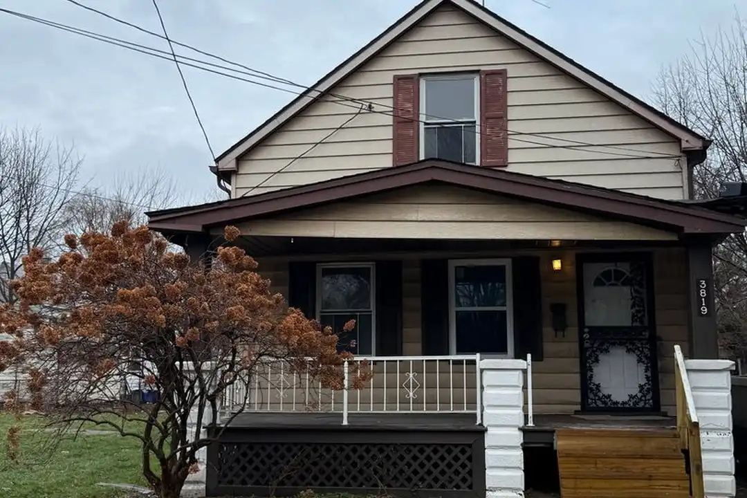 3819 E 54th St – photo 1