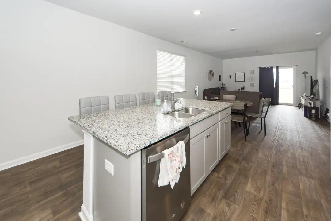 493 Cedarview Rd - More