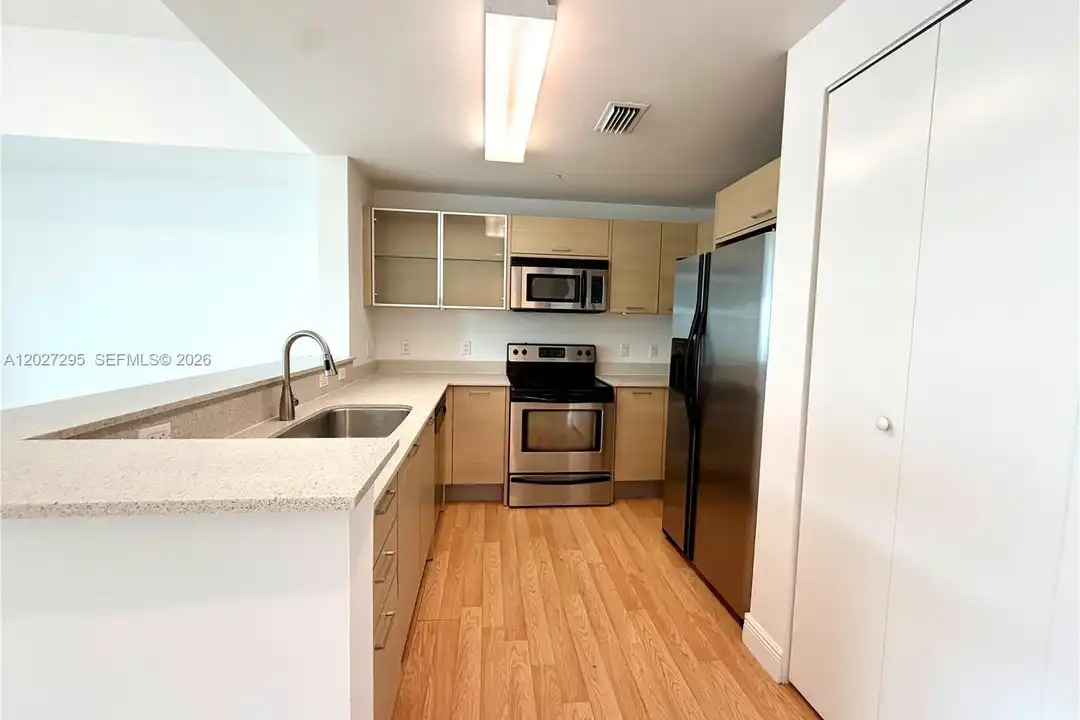 Apartment in Miami - View 2